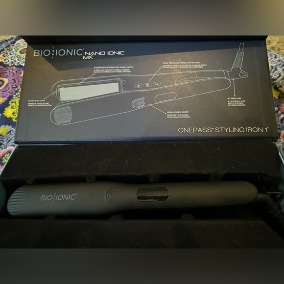 Bio Ionic Other - Bio Ionic One pass Flat Iron. 1 inch Silicone plates. Used maybe 5-6 times